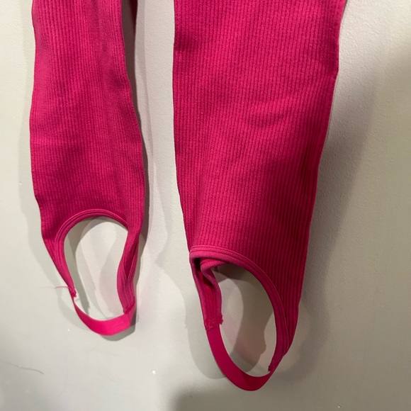Zara new seamless fuscia pink ribbed stirrup leggings size xs/s - Picture 8 of 10